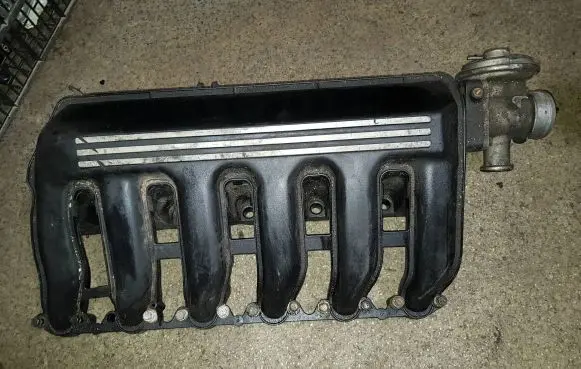 BMW 5 E39 Intake manifold 77851554