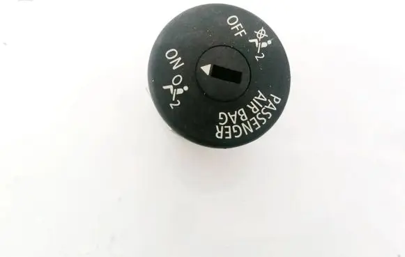 Passenger airbag on/off switch