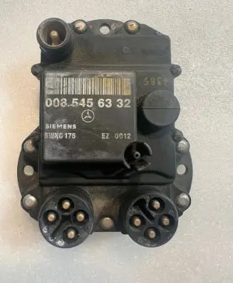 Mercedes-Benz E W124 Ignition amplifier control unit 0085456332 A0085456332