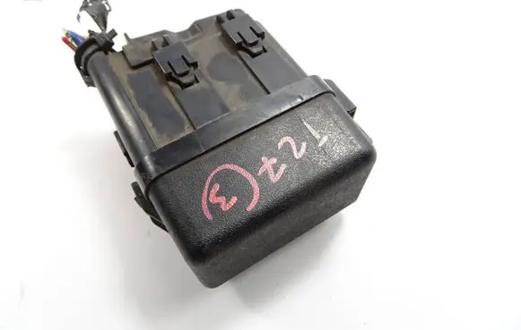 Toyota Avensis T270 Relay mounting block 2gvvd