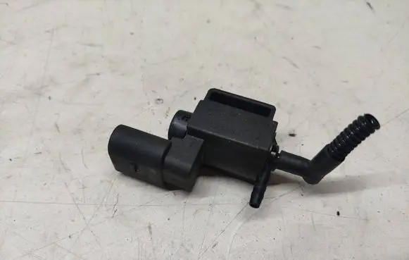 Audi A8 S8 D4 4H Turbo solenoid valve 037906283C
