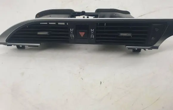 Audi A7 S7 4G Dash center air vent grill 4G1820951