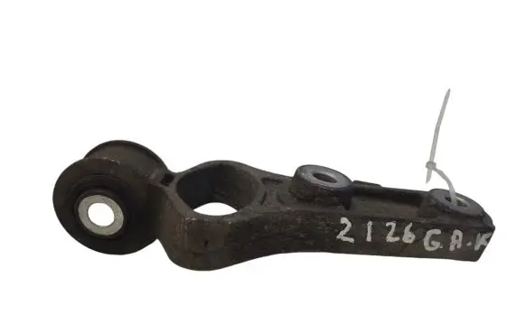 Volvo XC60 Engine mount bracket