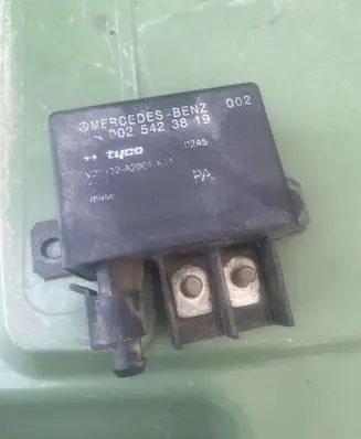 Mercedes-Benz E W211 Charging relay 0025423819