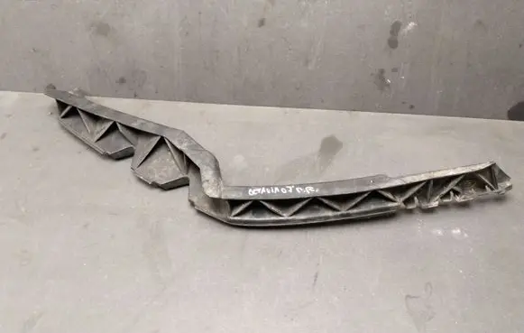 Skoda Octavia Mk2 (1Z) Front bumper mounting bracket 1Z0807184B