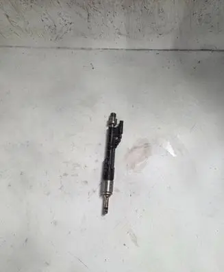 BMW 7 F01 F02 F03 F04 Fuel injector 0261500186