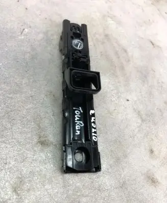 Volkswagen Touran III Seat belt height adjuster 4m0857819a