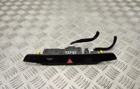Hyundai Tucson TL Hazard light switch 93700D7100