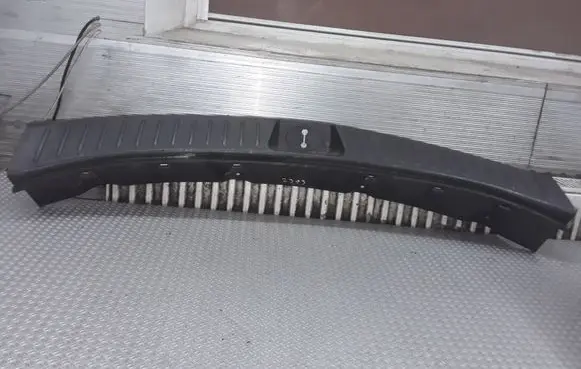 KIA Carens II Trunk/boot sill cover protection 857701D100