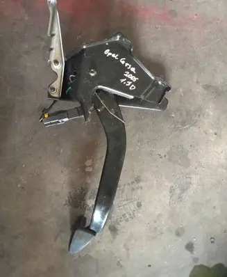 Opel Corsa C Brake pedal 451020 90460325 451021