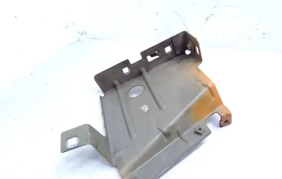 Fender mounting bracket