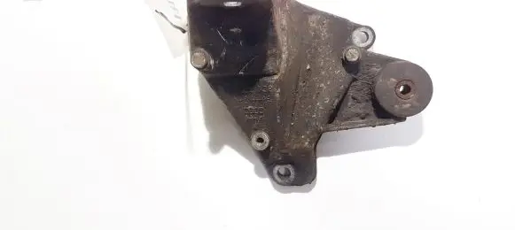 Audi A4 S4 B5 8D Engine mounting bracket 8d0399114l