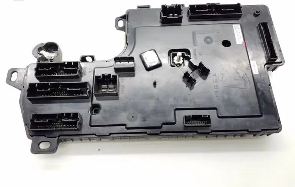 Tesla Model 3 Comfort/convenience module 107867390H