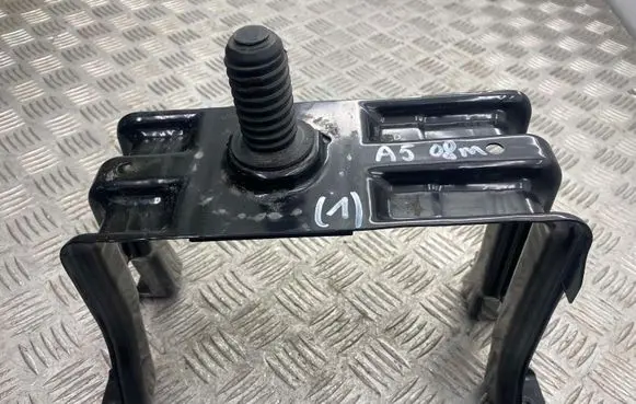 Audi A5 8T 8F Spare wheel mounting bracket 8K0802715