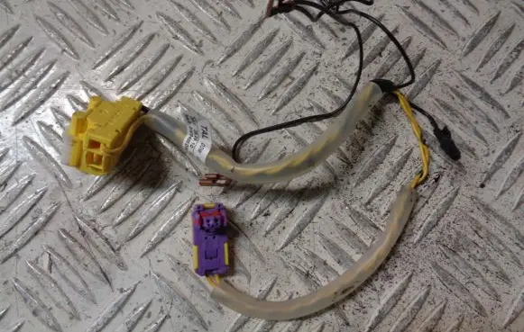 Volkswagen Golf Plus Airbag squib ring wiring 5K0971584