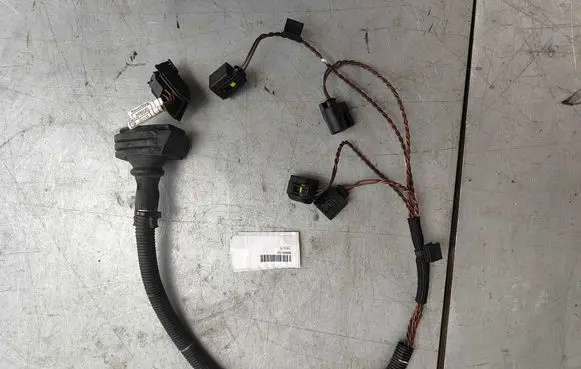 BMW 5 F10 F11 Fuel injector wires 8509133