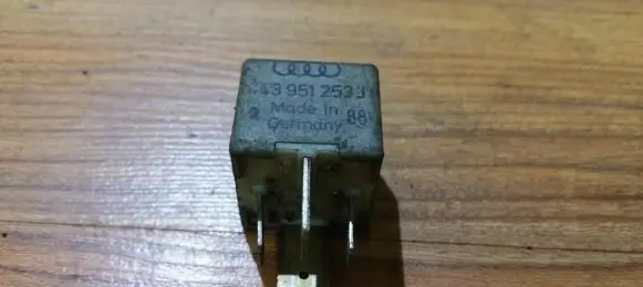 Audi A4 S4 B5 8D Other relay 443951253j 899511