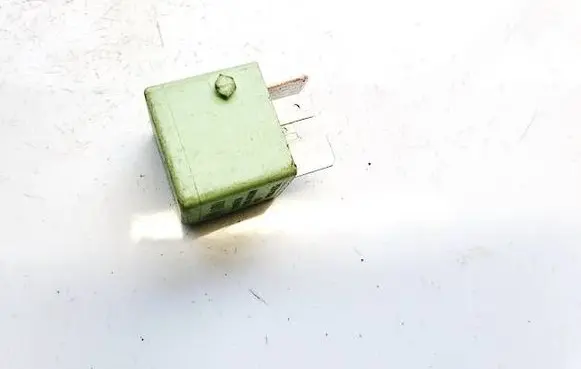 Volkswagen Golf VI Other relay 4H0951253A v23136-j0006-x079