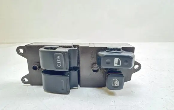 Toyota Yaris Electric window control switch 0113C10