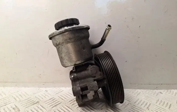 Toyota Avensis T250 Power steering pump 4431005120