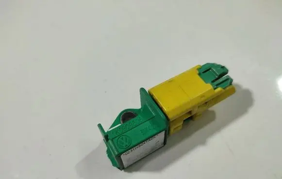 Audi A4 S4 B5 8D Airbag deployment crash/impact sensor 1K0909606