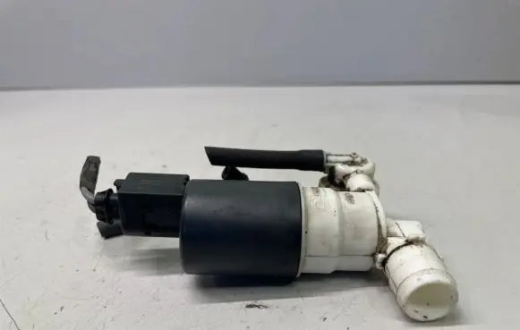 Volvo V60 Windscreen/windshield washer pump 31349264