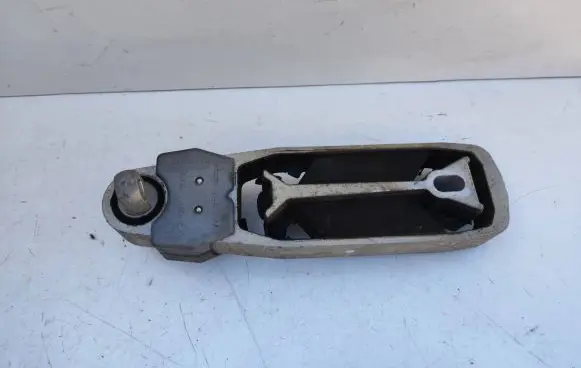 Volvo XC90 Engine mount bracket 31430195AA