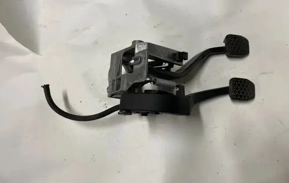 BMW 3 E90 E91 Pedal assembly 6761310