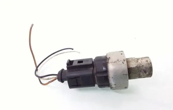 Volkswagen Golf IV Air conditioning (A/C) pressure sensor 1J0959126