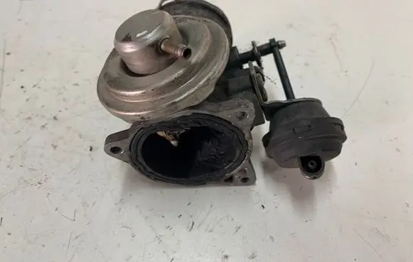 Volkswagen Caddy EGR valve 03G131501A