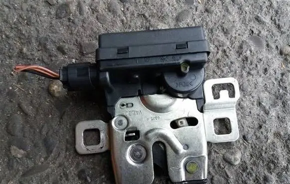 Land Rover Range Rover Sport L320 Tailgate window lock/catch/latch FQR500040