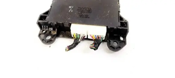 Toyota Prius (XW20) Air suspension control unit module (rear) 8865047051 88650-47051