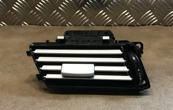 Mercedes-Benz E W212 Dashboard air vent grill cover trim A2126802271