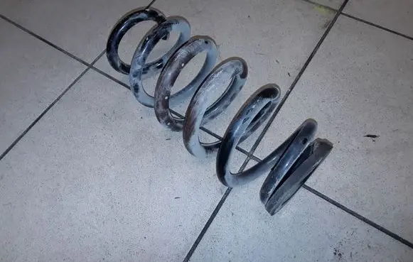 Toyota RAV 4 (XA40) Rear coil spring NOCODE