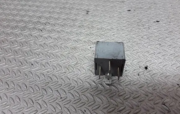 Volkswagen PASSAT B5.5 Other relay 141951253B