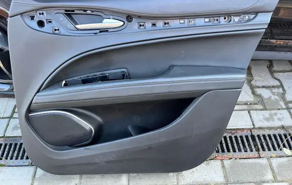 Alfa Romeo Stelvio Coupe rear side trim panel 530261781 530261781-010 1561503590