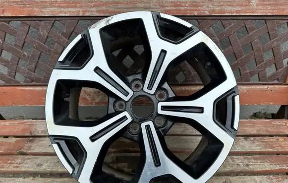 Renault Kadjar R17 alloy rim 