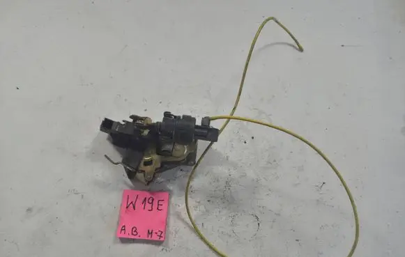 Mercedes-Benz C AMG W203 Front door lock A2027201235 2027201235