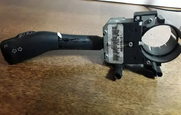 Volkswagen PASSAT B5 Indicator stalk 8L0953513G