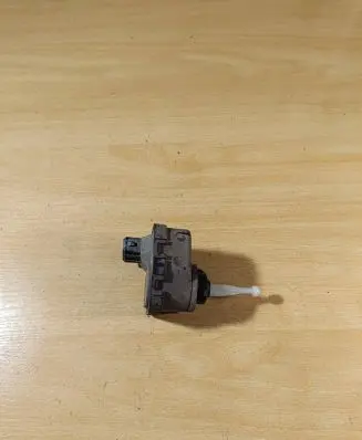 Audi A4 S4 B5 8D Headlight level adjustment motor 4D0941295