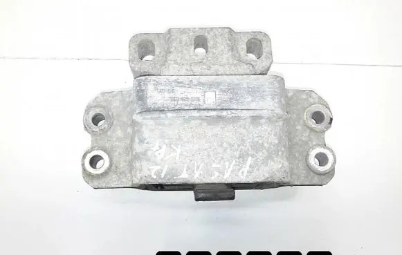 Volkswagen PASSAT B7 Engine mount bracket 3c0199555