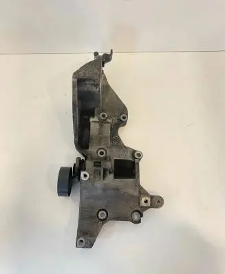 Volkswagen PASSAT B6 Generator/alternator bracket 03L903143D