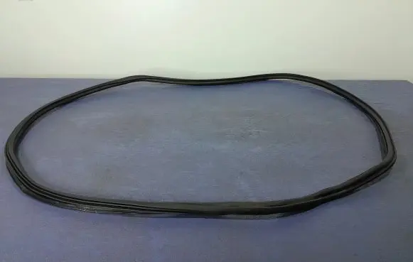 Audi Q7 4M Front door rubber seal 