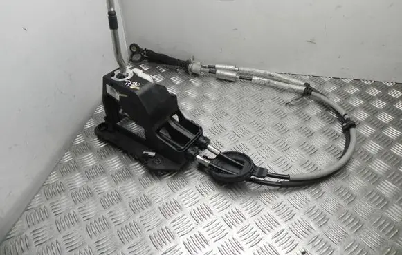 BMW 2 F46 Gear shifter/selector 8687537 T7780
