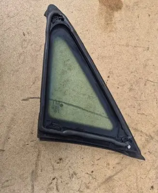Volkswagen Touran I Front door window glass four-door D0T24M68AS2