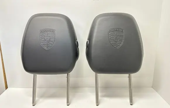 Porsche Cayenne (92A) Front seat headrest