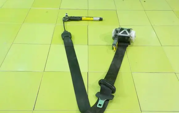 Ford Ka Front seatbelt 07355197610 17AB183