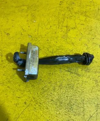 Opel Zafira C Rear door check strap stopper