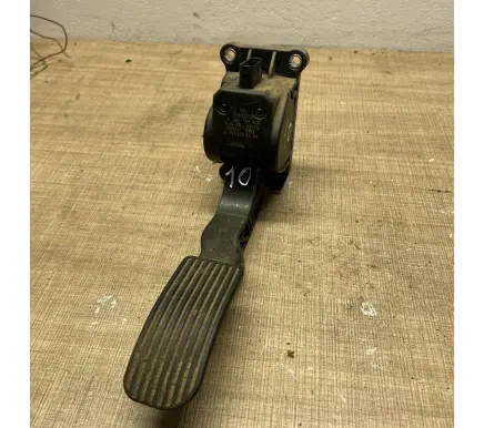 Mercedes-Benz Sprinter W906 Accelerator throttle pedal A9063000304 0280755025