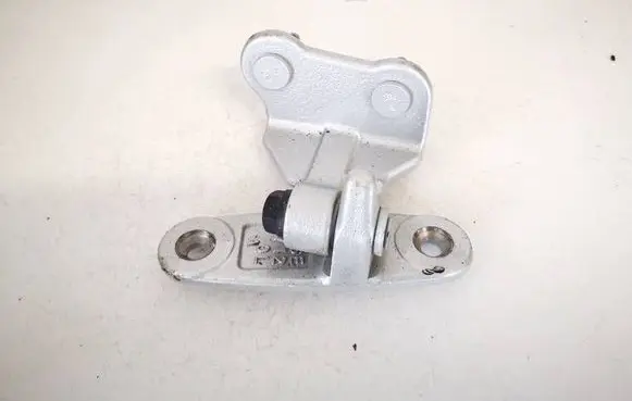 Mercedes-Benz C AMG W204 Rear door lower hinge